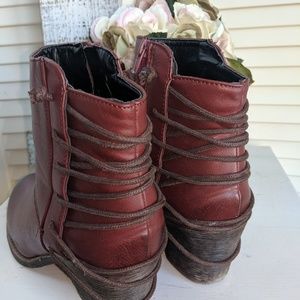 Red Strappy Boots Booties Women's  8/9.     W